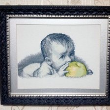 Работа «Малыш с зеленым яблоком»