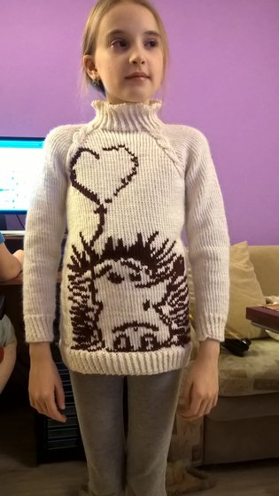 Работа «Связала свитер для дочери и решила его украсить.»