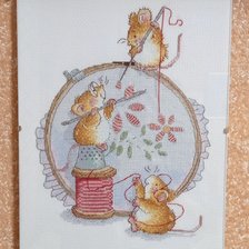 Работа «Мышки вышивают»