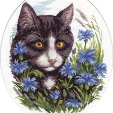 Оригинал схемы вышивки «Кот в васильках» (№195442)