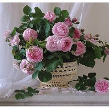 Схема вышивки «розы в вазе»