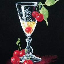 Оригинал схемы вышивки «Бокал с вишнями» (№489210)