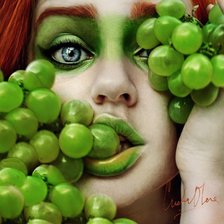 Схема вышивки «Серия - девушки с фруктами. Зелёный виноград.»