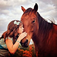 Схема вышивки «Девочка и лошадь 2»
