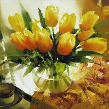 жёлтые тюльпаны в вазе