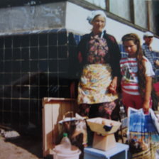 Оригинал схемы вышивки «Бабушка-торговка с внучкой» (№759314)