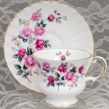 Схема вышивки «taza y plato con pequeñas rosas 300»
