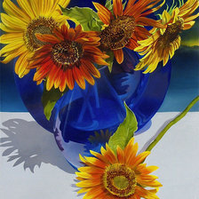 жёлтые цветы в синей вазе