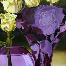 розы в фиолетовой вазе
