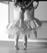 Оригинал схемы вышивки «Маленькая балерина» (№942633)