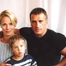 Схема вышивки «Александр Дедюшко с семьей»