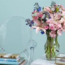 Схема вышивки «цветы в стеклянной вазе на столе»
