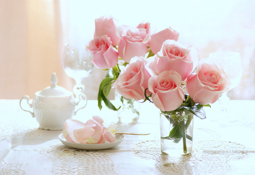 Нежный натюрморт - цветы, нежность, розы - оригинал