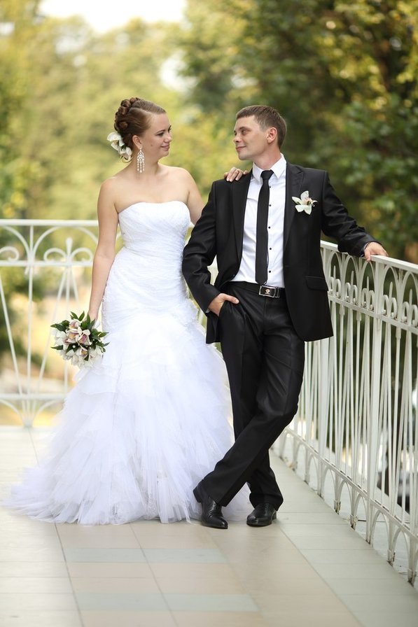 Муж и жена - свадьба, жених, праздник, вышивка, невеста - оригинал