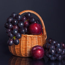 Схема вышивки «Корзинка с виноградом и сливами»